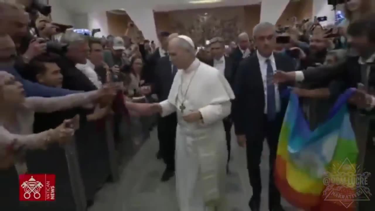 Newly elected Pope Leo XIV intentionally ignored an LGBTQ 🏳️‍🌈 rainbow flag