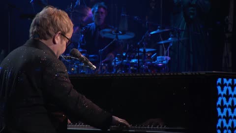 Blue Eyes - Elton John (live)
