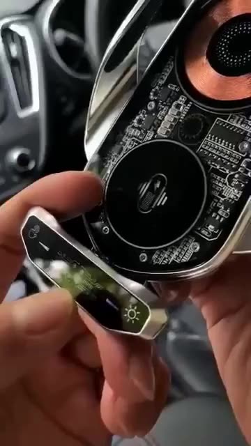 Infrared Auto-sensing Wireless Fast Charging Car