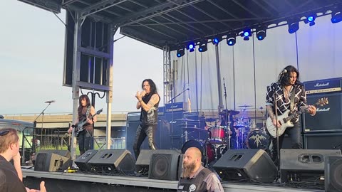 Quiet riot ( live ) new song