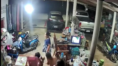Hitman shoots his target at long range in Thailand...