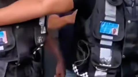 Ay Audits gets attacked by "security" guards at a migrant hotel