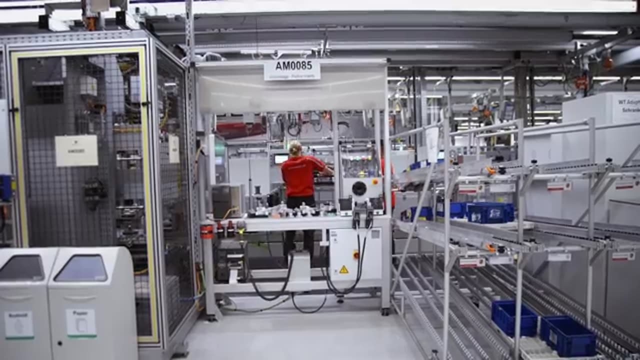 THE INTERN | Adrien Brody inside the world of Porsche​