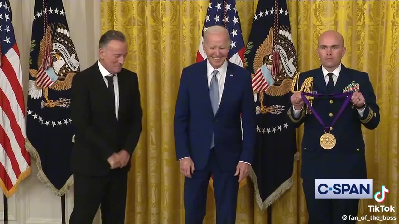 🤔 GET it now? Bruce receiving his National Medal of Arts today from U.S President Joe Biden at the White House