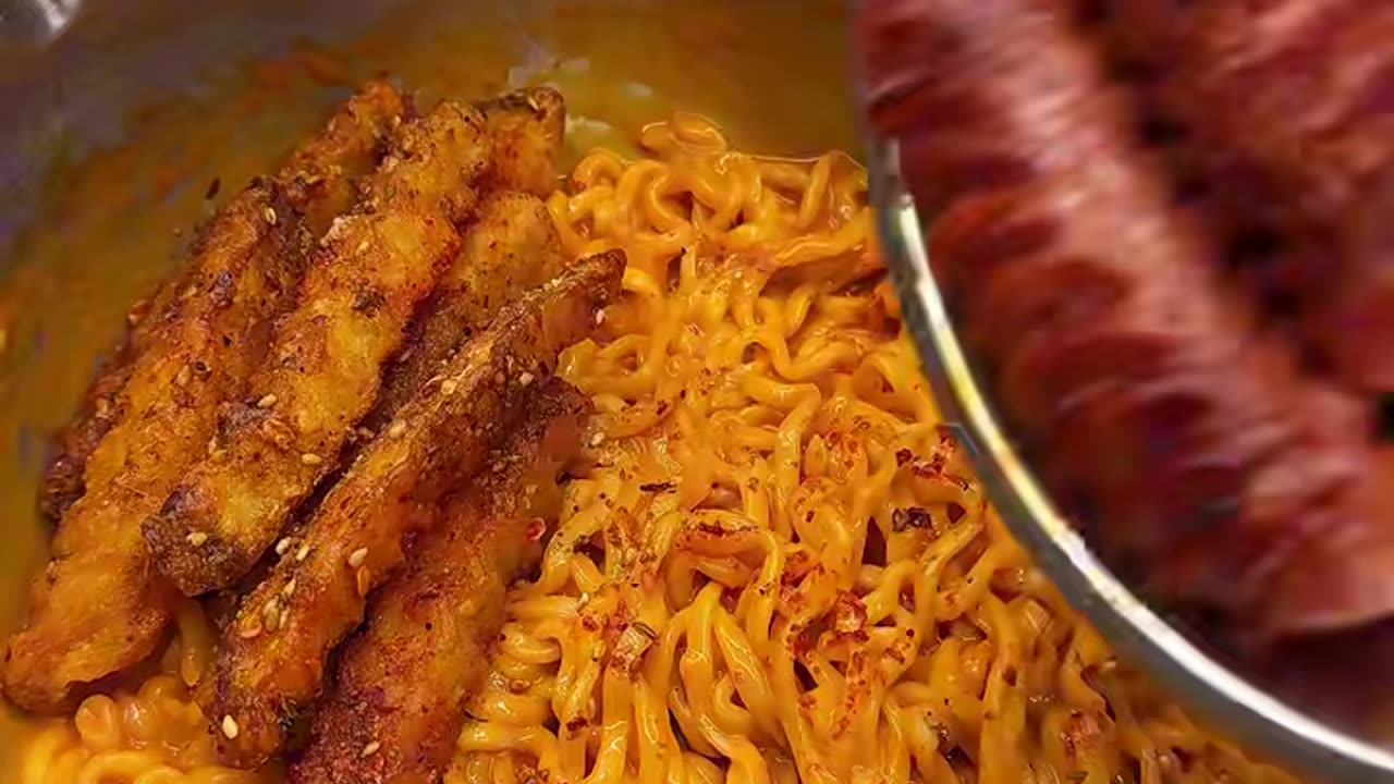 Lets make a very quick semple spicy korean noodle samyang