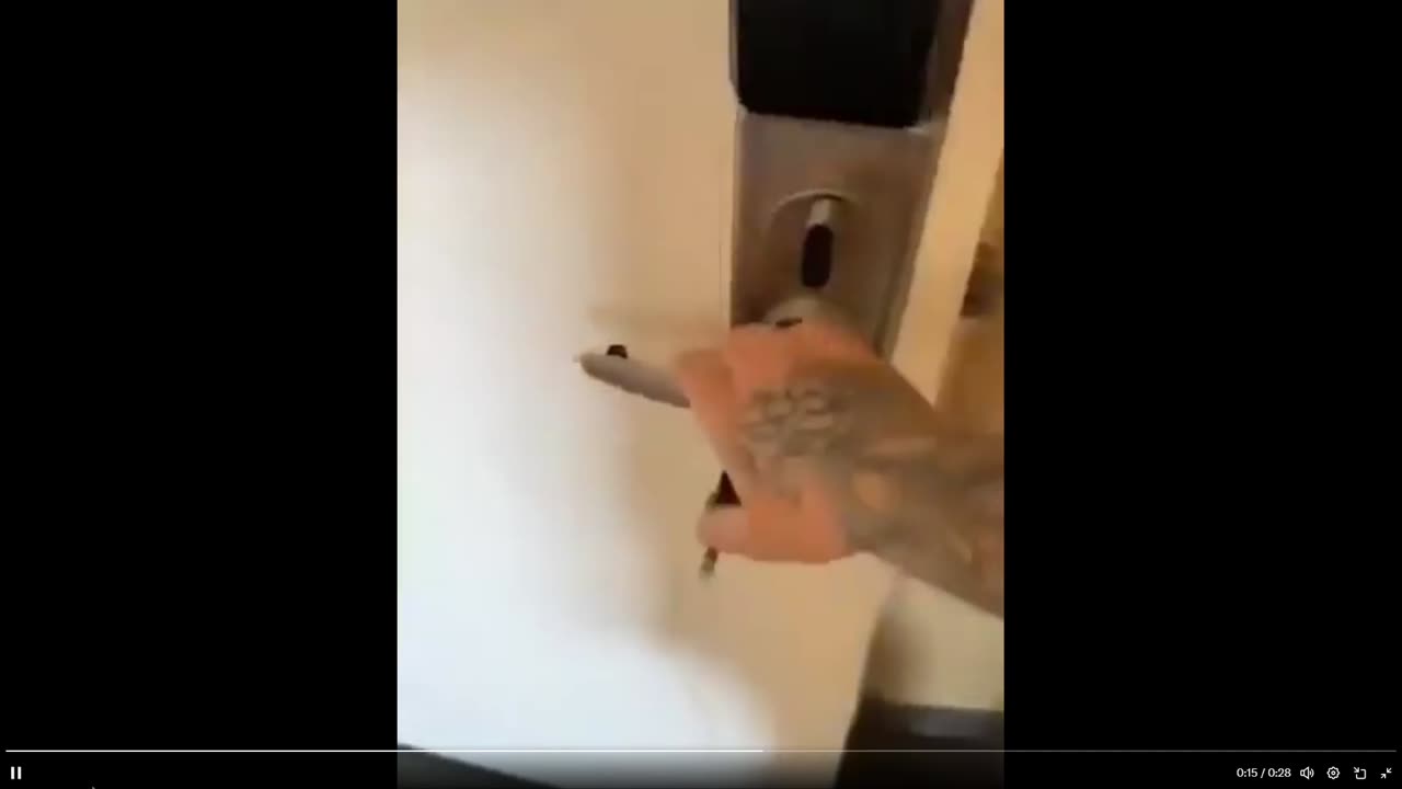 Alert: They're doing it now - This is a way thieves can get into your hotel room