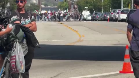 🚨 Large group of rioters are heading for a federal building in downtown LA
