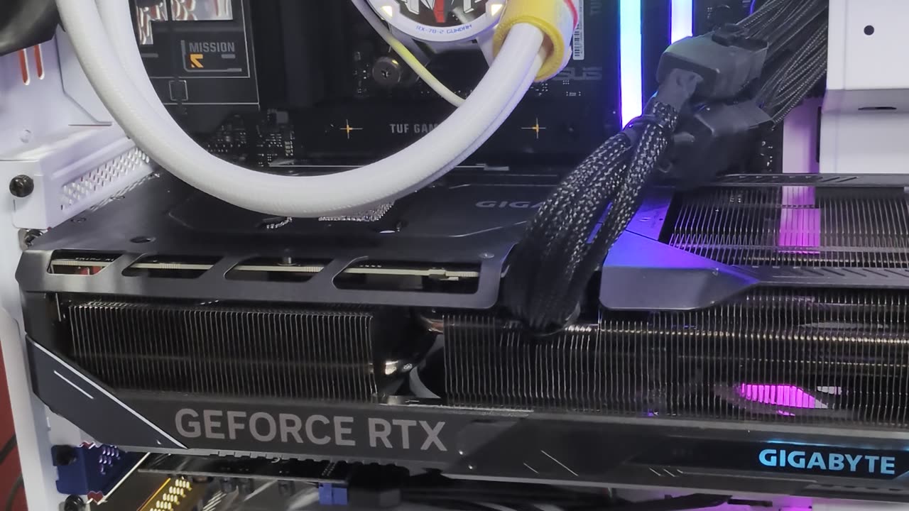 Asus ROG Gundam PC Upgraded To RTX 5080 and Ryzen 9800X3D!