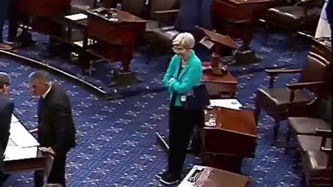 JUST IN: 🇺🇸 Anti-crypto Elizabeth Warren falls on the Senate floor.