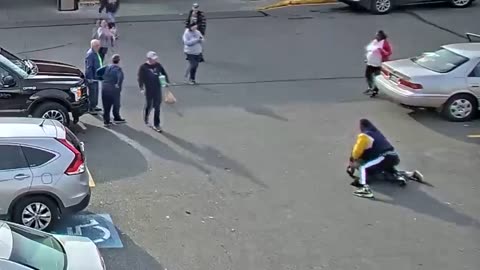 Man chases down and beats purse snatcher till police arrives. awarded for his citizen arrest. HERO