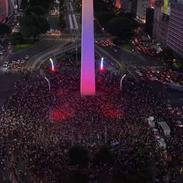 Venezuelans celebrating the capture of Maduro.