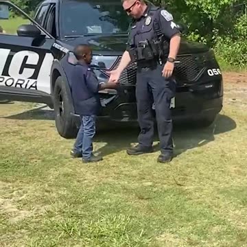 Boy with dreams of becoming police officer gets epic surprise from local cops ❤️❤️