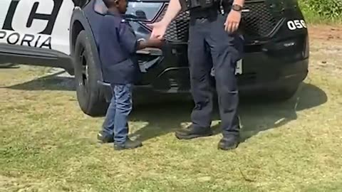 Boy with dreams of becoming police officer gets epic surprise from local cops ❤️❤️
