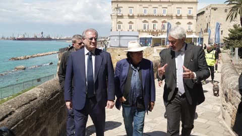 Taranto: Al Bano Carrisi visita la nave "Amerigo Vespucci" ed il "Villaggio IN Italia"