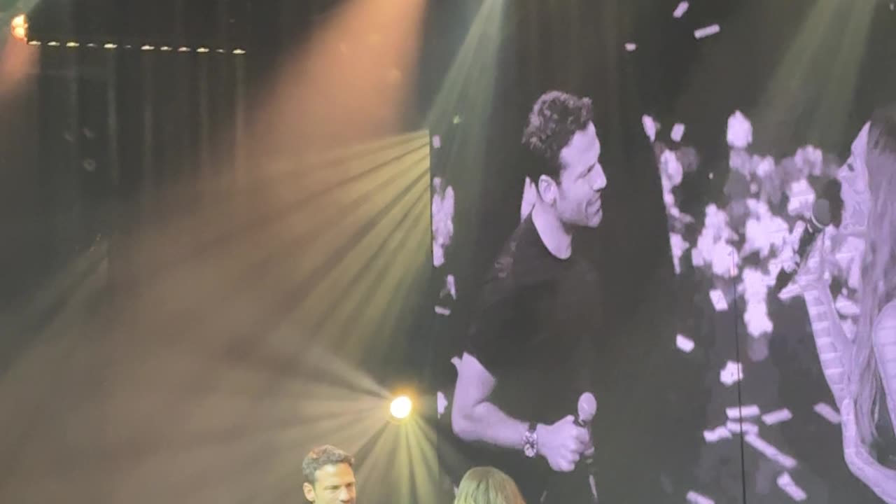 Δέσποινα Βανδή & Κωνσταντίνος Αργυρός μαζί στη σκηνή λίγο πριν τις εμφανίσεις τους