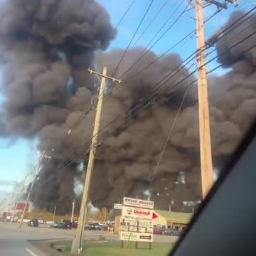 Rrëzohet avioni i mallrave në SHBA, të paktën 7 persona humbin jetën