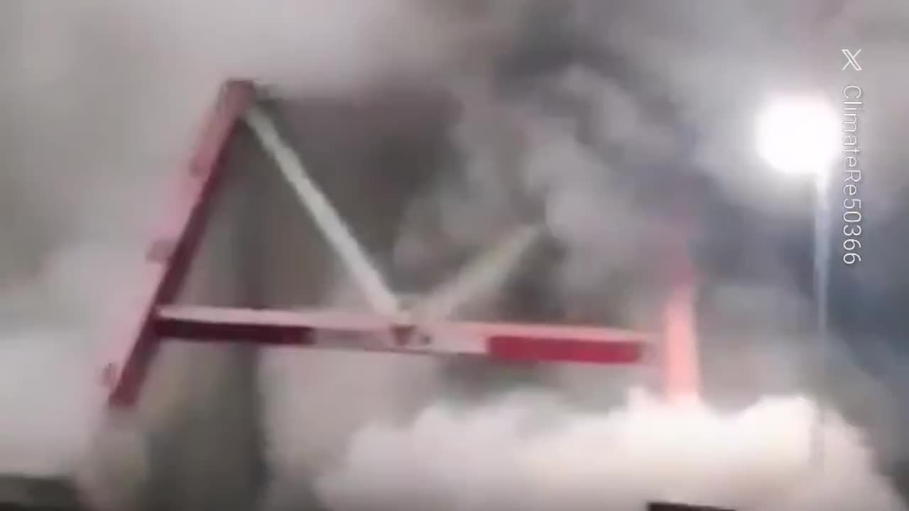 TERRIFYING! Semeru volcano has covered the Indonesian province of East Java with ash