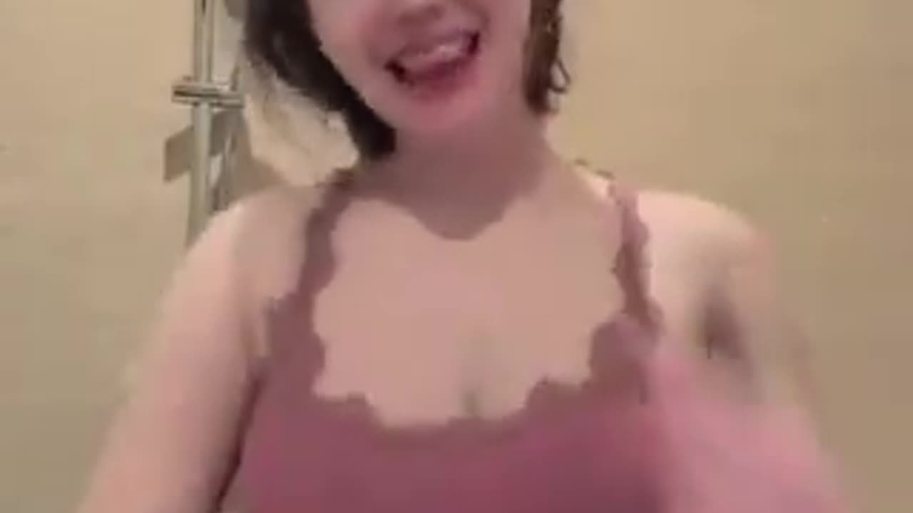 Mau dijogetin aku di kamar mandi
