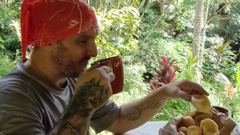 Filipino Farm Breakfast: Hot Chocolate & Pandesal in the Philippines 🇵🇭