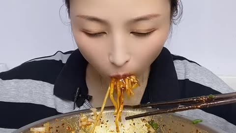 ASMR Chinese Food Eating Glass Noodles + EGGS + boiled With Sauce Mukbang 🌶️ 중국 먹방면