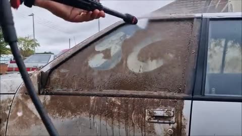 Cleaning an old car that was so dirty Becomes clean and beautiful again