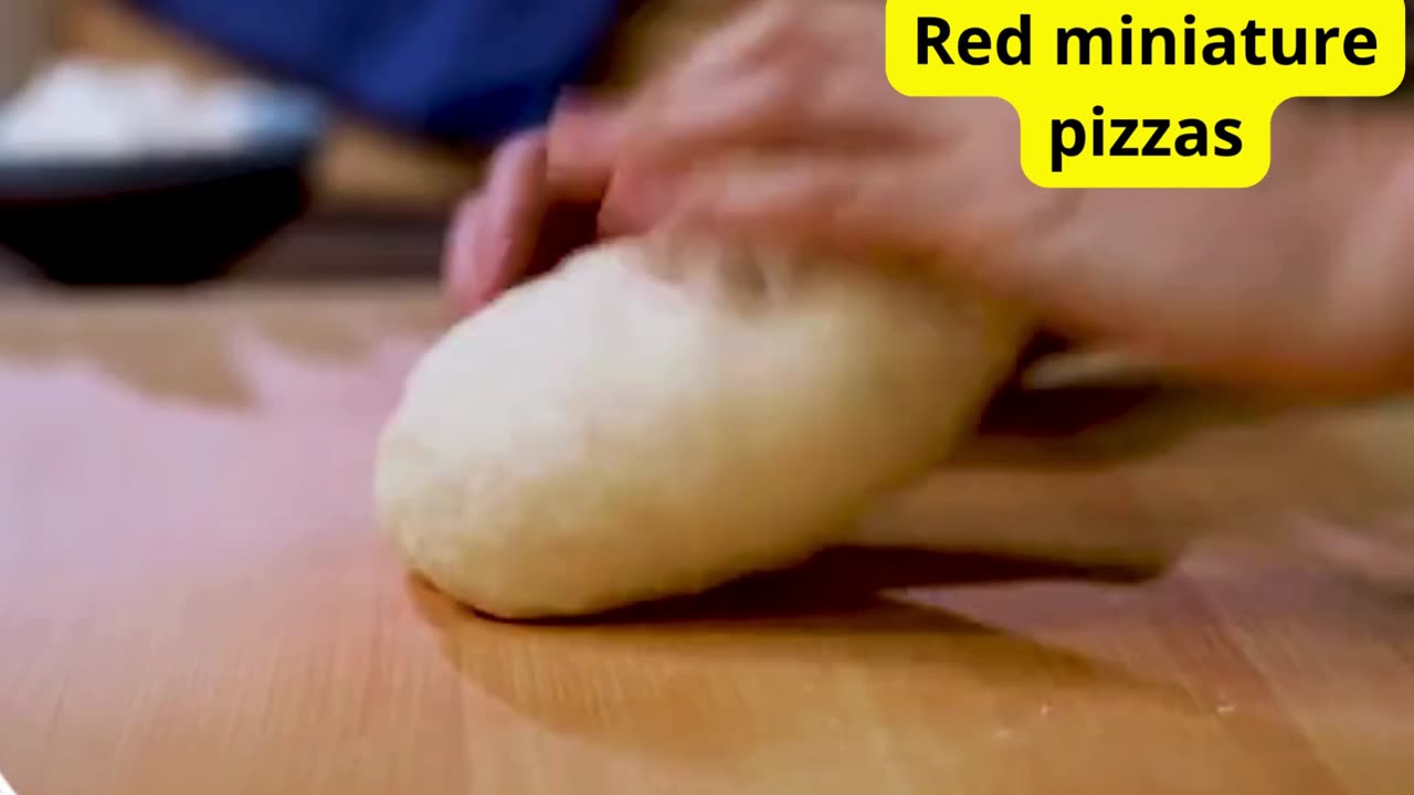 Red miniature pizzas: Recipe tutorial
