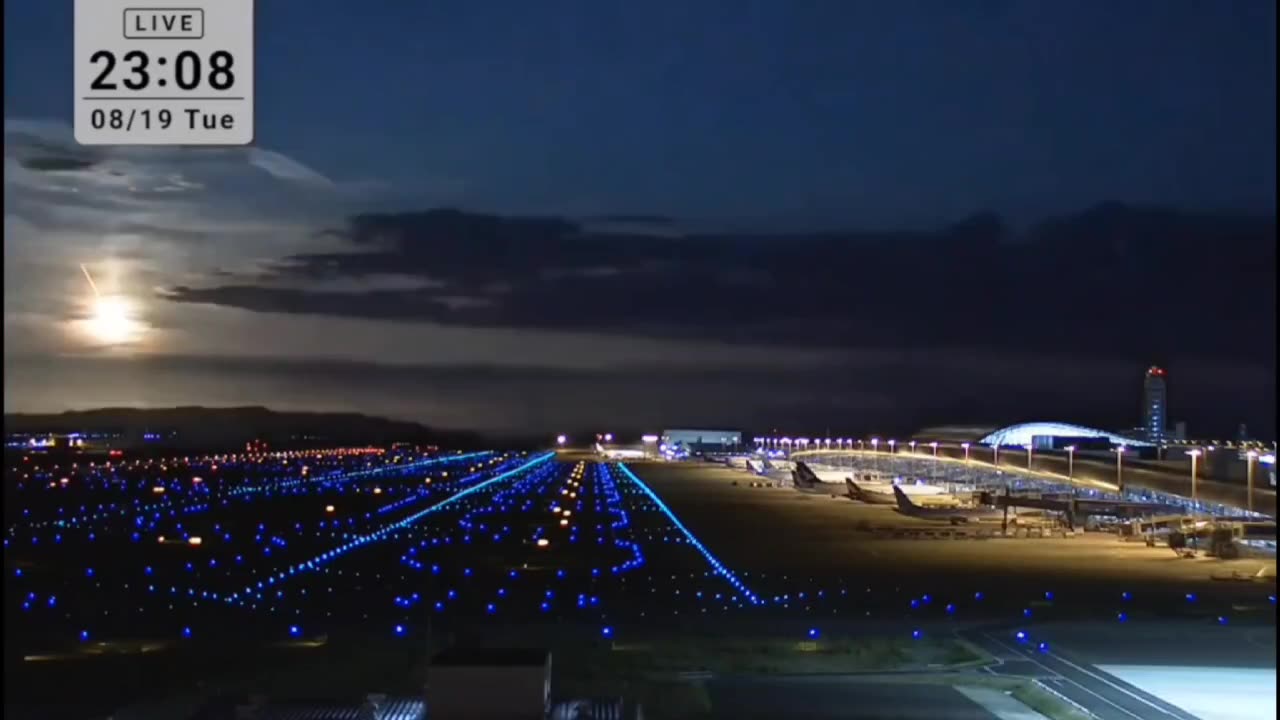 The light was so bright the cityscape turned completely white.