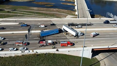 18 Wheeler Plows Through Traffic While Media Lies Saying Van Caused Accident (who died) but not the case!
