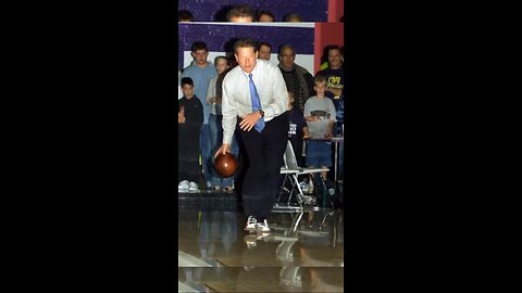 Al Gore Bowling Strike Oxford Lanes Dearborn 2000 Campaign 6-Sec Clip 🥎