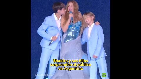Shakira y sus hijos sorprenden al público en Argentina