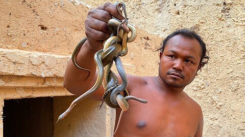 Found Abandoned Secret Underground House and Snakes in Swimming Pool