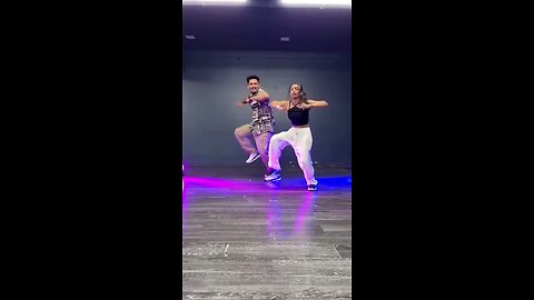 kudi nashe se chadh gai Indian super hit song with beautiful girls and boys dance dance club