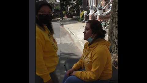 Luodong Massages Mexican Mother And Daughter On The Street