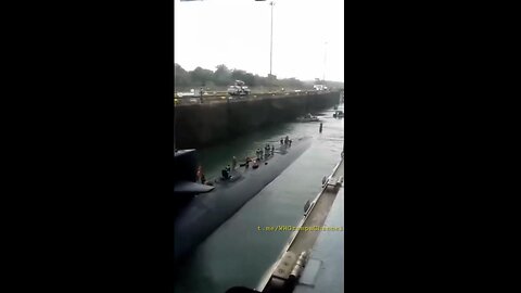 US LA-class Nuclear Sub Crossing the Panama Canal to join American warships currently stationed near Venezuela