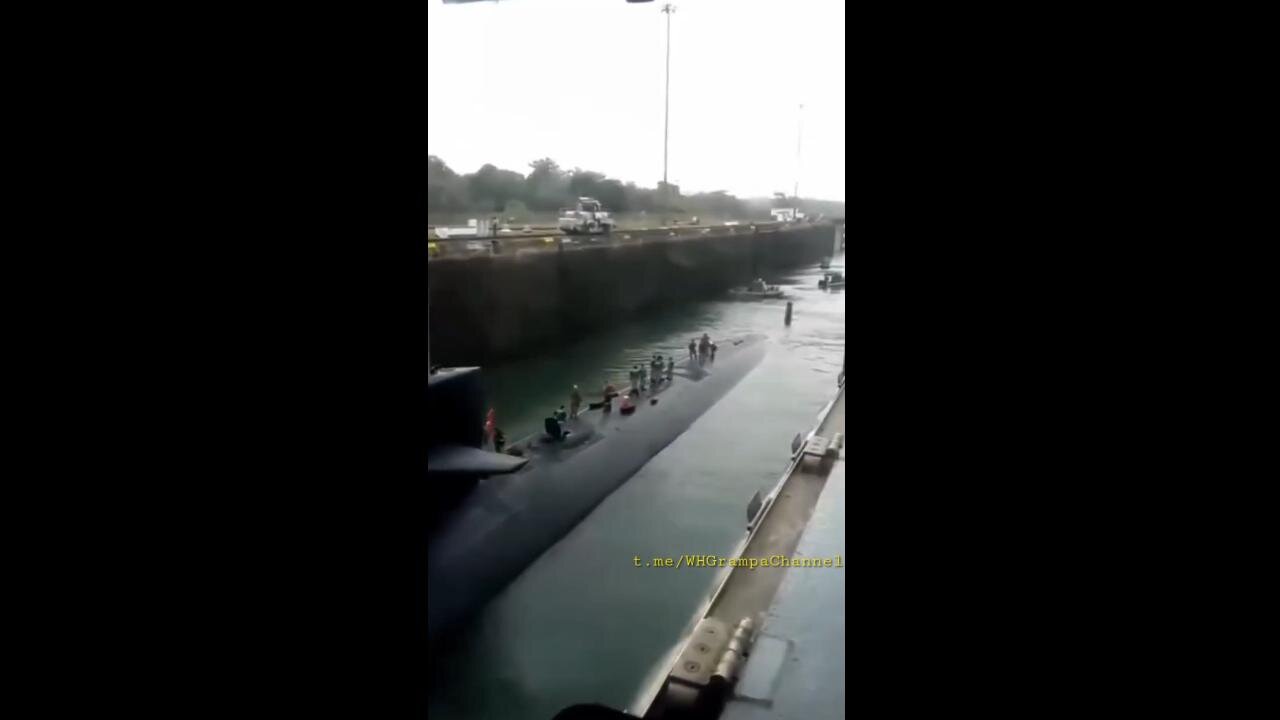 US LA-class Nuclear Sub Crossing the Panama Canal to join American warships currently stationed near Venezuela