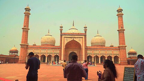 "Jama Masjid Delhi: Majestic Mughal Architecture and Spiritual Grandeur"