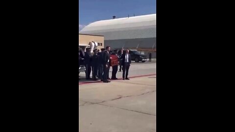Vice President J.D. Vance Assisted The Pall Bearers Carrying Charlie Kirk’s Casket Onto AirForce 2