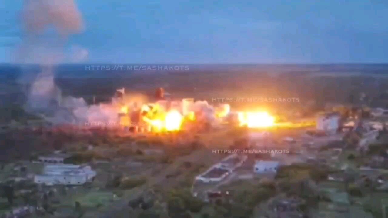 Russian TOS-1A Heavy flamethrower strike on Ukrainian position.