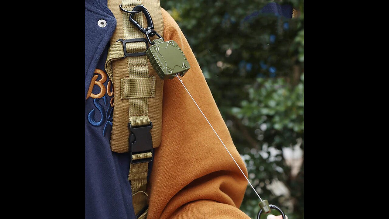 Outdoor Multifunctional Retractable Buckle Keychain