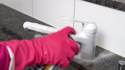 She Couldn’t Afford a $15,000 Professional Cleaning – So I Did It for Free 💖_part3