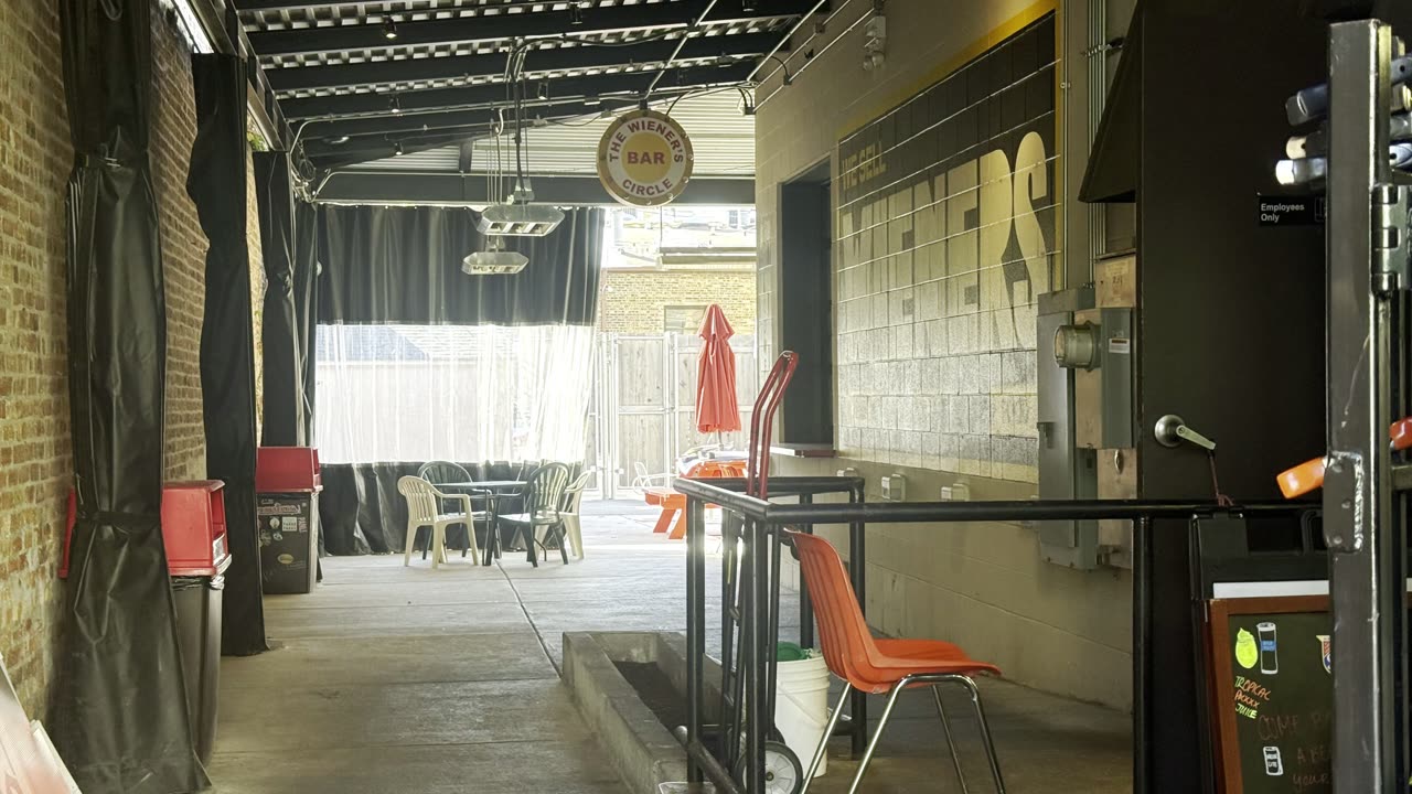 THE WIENER'S CIRCLE IN CHICAGO