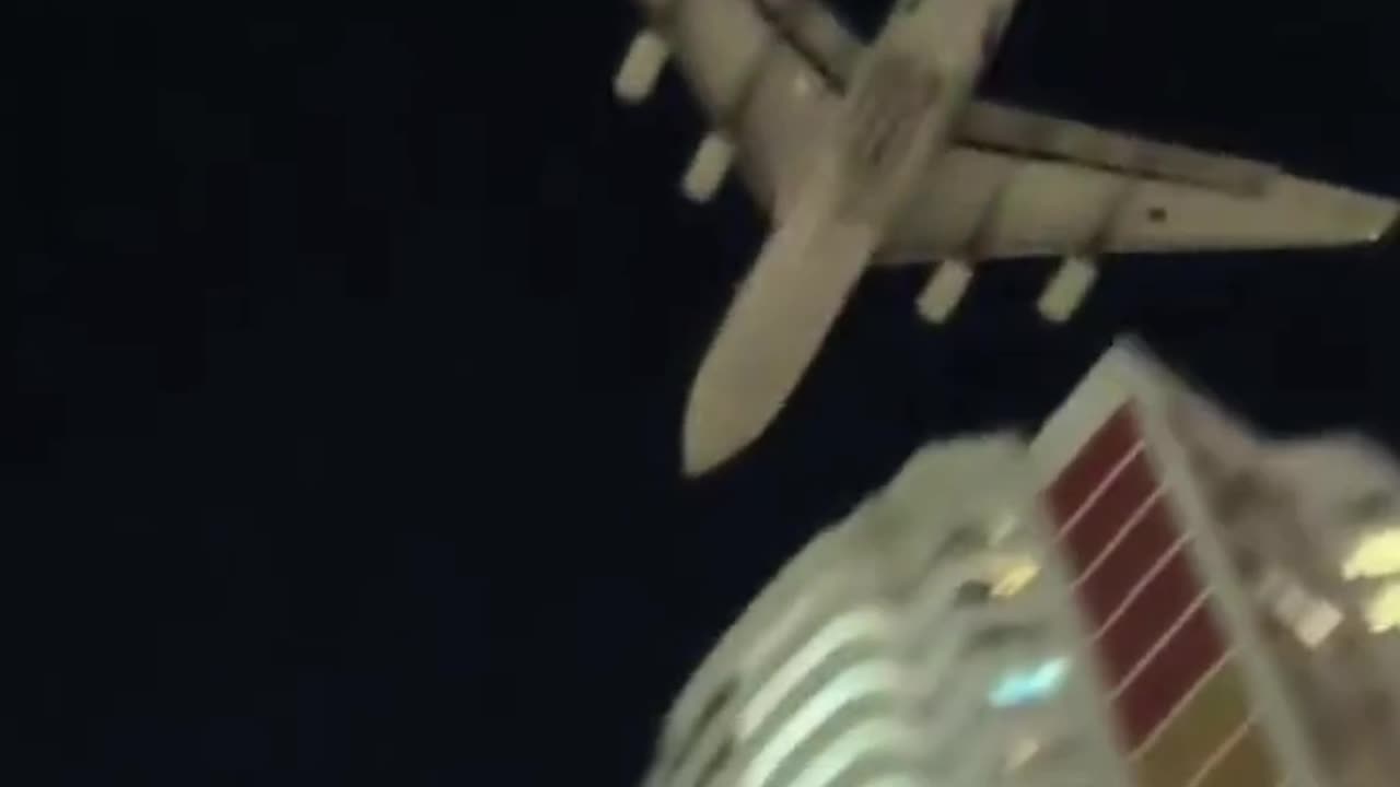 Avión sobrevuela Moscú a baja altura en medio de ataques de drones