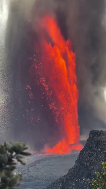 HHappening right now in Hawai'i. This is absolutely insane