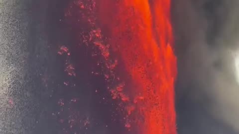 HHappening right now in Hawai'i. This is absolutely insane