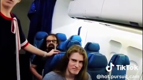 Stewardess nearly exposes an FBI agent