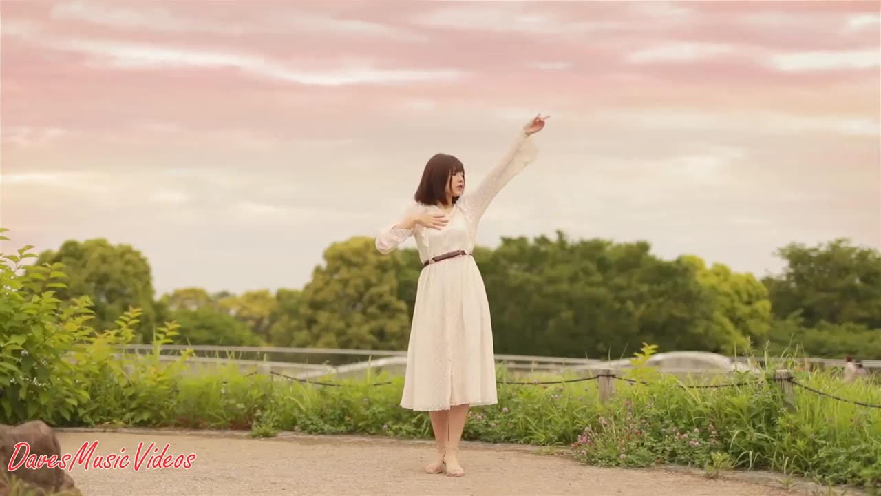 Lola Young. What Is It About Me