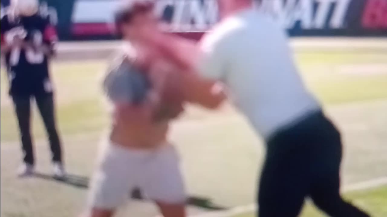 Former nfl lineman vs college player