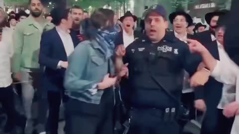 Jews hunt down a Muslim woman in NYC