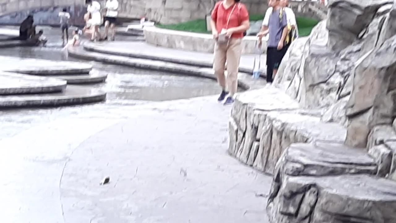 Chongqing kids in Shapingba playing