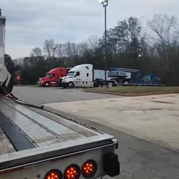 IM WORRIED #ourtruckinglife #reallifetruckers #truckdrivers #atruckerslife #truckdriver